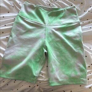 Nike Green Athletic Shorts Lightweight Elastic Waist
